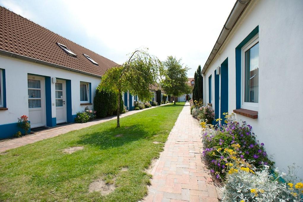 Frieslandstern - Ferienhof Und Hotel Schillig Exterior photo